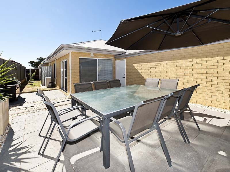 5 Barton Loop, Piara Waters WA 6112