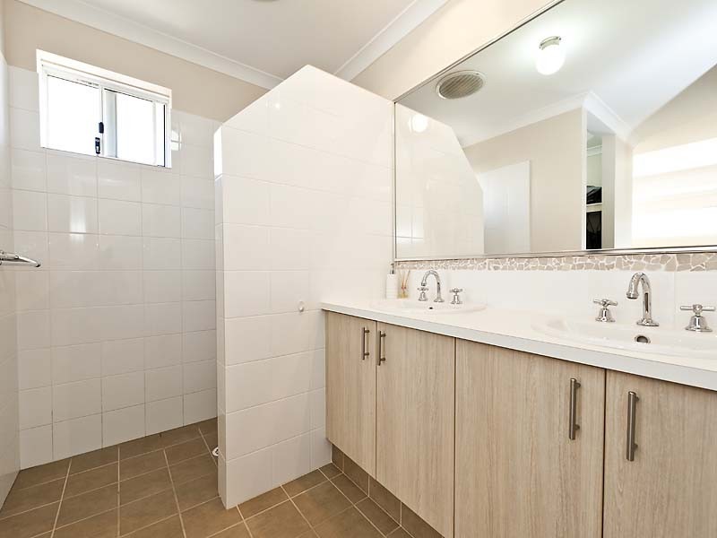 5 Barton Loop, Piara Waters WA 6112