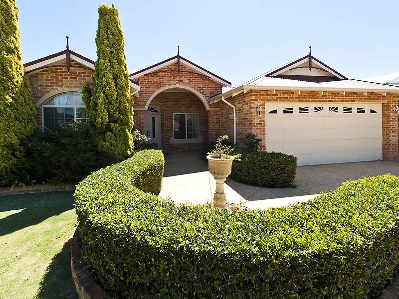 5 Charlecote Way, Canning Vale WA 6155