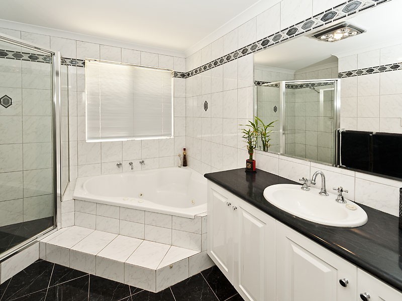 5 Charlecote Way, Canning Vale WA 6155