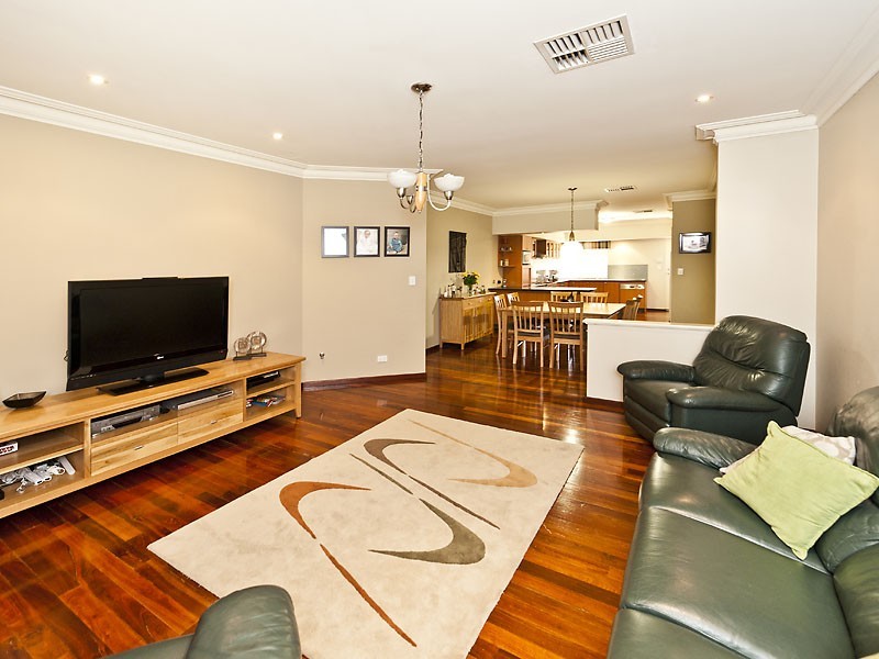 5 Charlecote Way, Canning Vale WA 6155