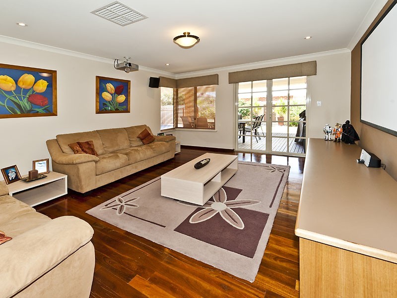 5 Charlecote Way, Canning Vale WA 6155
