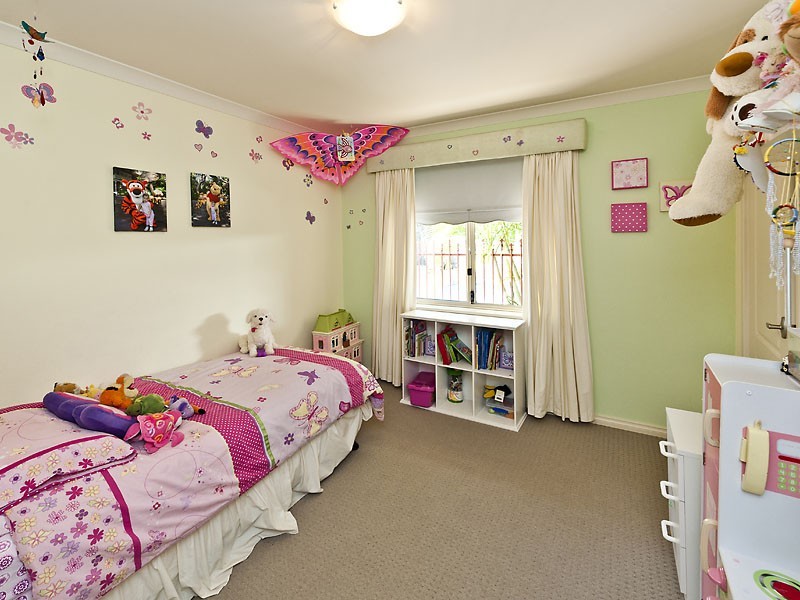 5 Charlecote Way, Canning Vale WA 6155