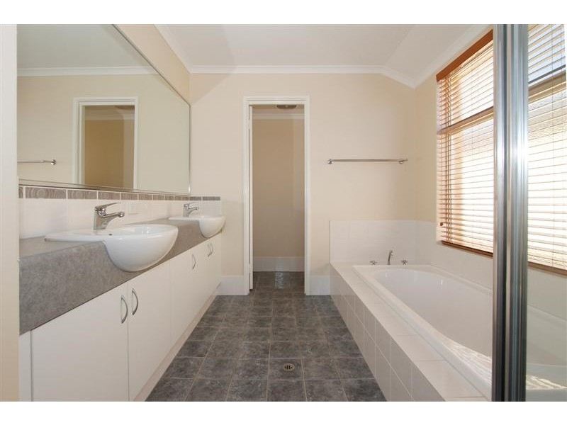 28 Stortford Road, Southern River WA 6110