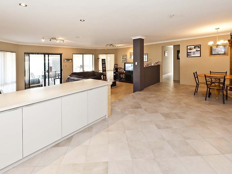 10 Songlark Place, Huntingdale WA 6110