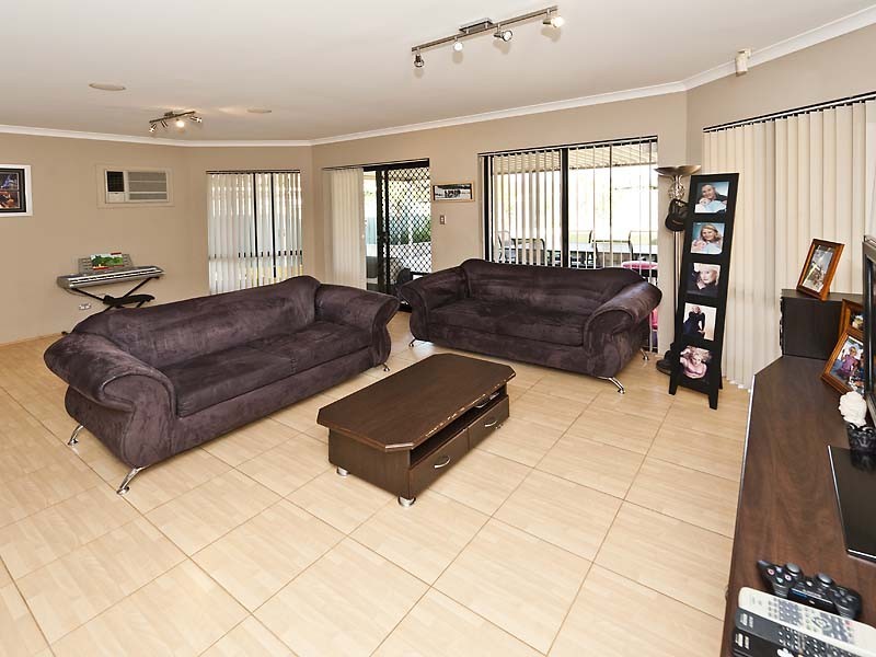 10 Songlark Place, Huntingdale WA 6110