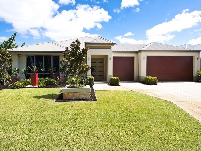 16 Edgehill Walk, Piara Waters WA 6112