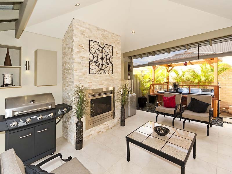 16 Edgehill Walk, Piara Waters WA 6112