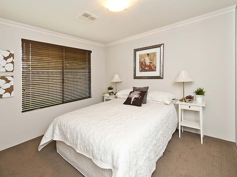 16 Edgehill Walk, Piara Waters WA 6112