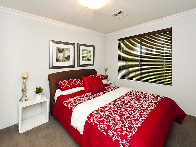 16 Edgehill Walk, Piara Waters WA 6112