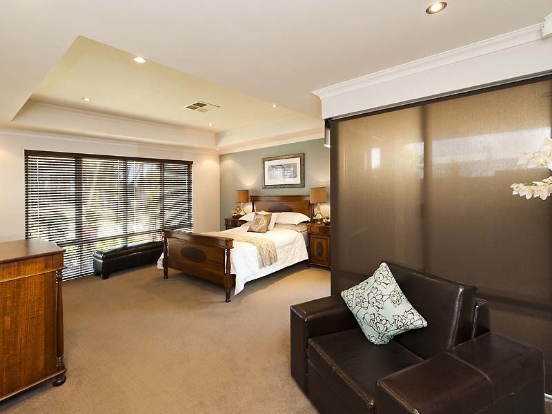 16 Edgehill Walk, Piara Waters WA 6112