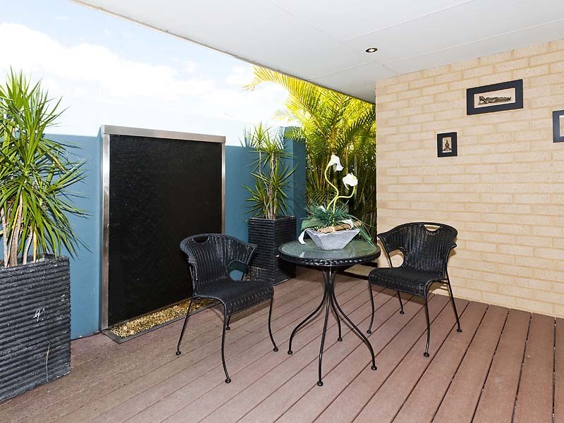 16 Edgehill Walk, Piara Waters WA 6112