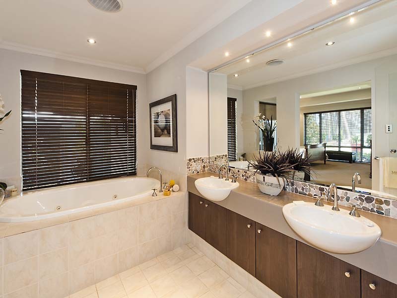 16 Edgehill Walk, Piara Waters WA 6112