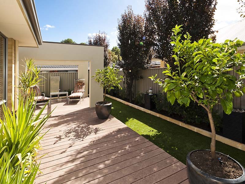 16 Edgehill Walk, Piara Waters WA 6112