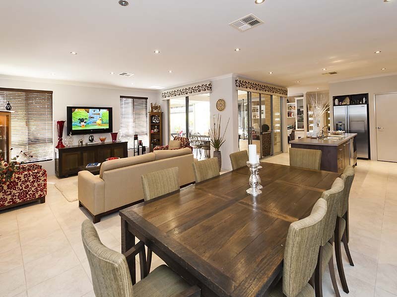 16 Edgehill Walk, Piara Waters WA 6112