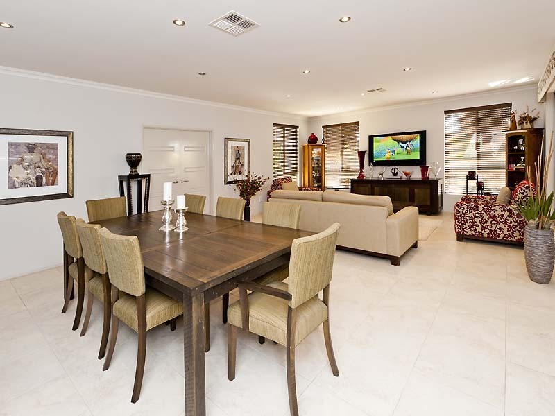 16 Edgehill Walk, Piara Waters WA 6112