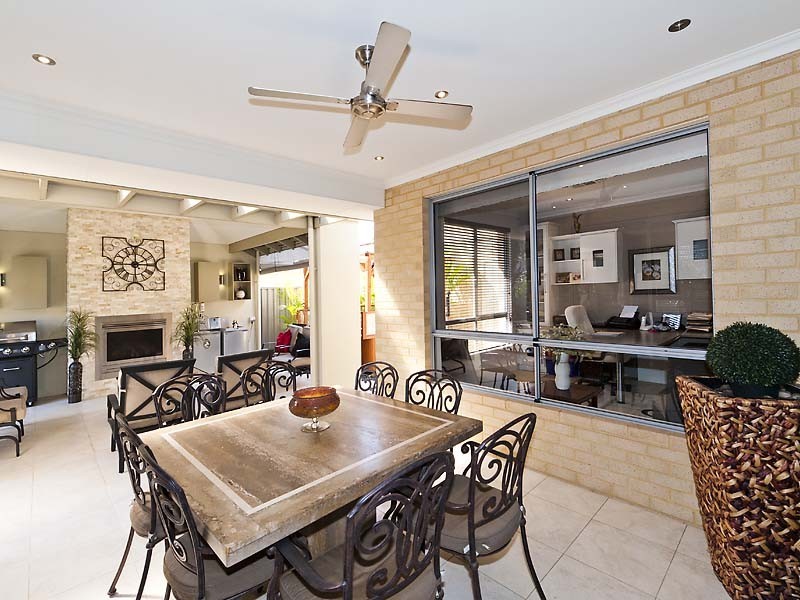 16 Edgehill Walk, Piara Waters WA 6112