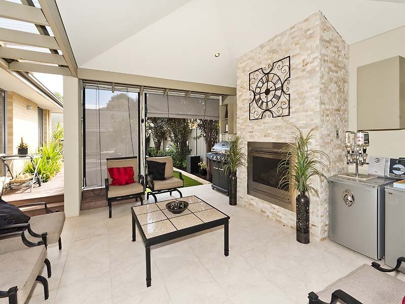 16 Edgehill Walk, Piara Waters WA 6112
