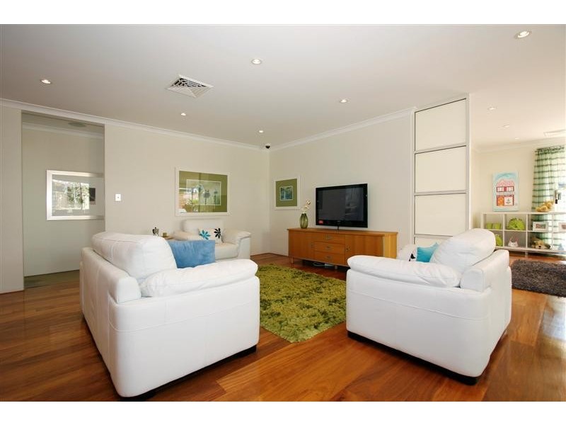 30 Aldenham Drive, Southern River WA 6110