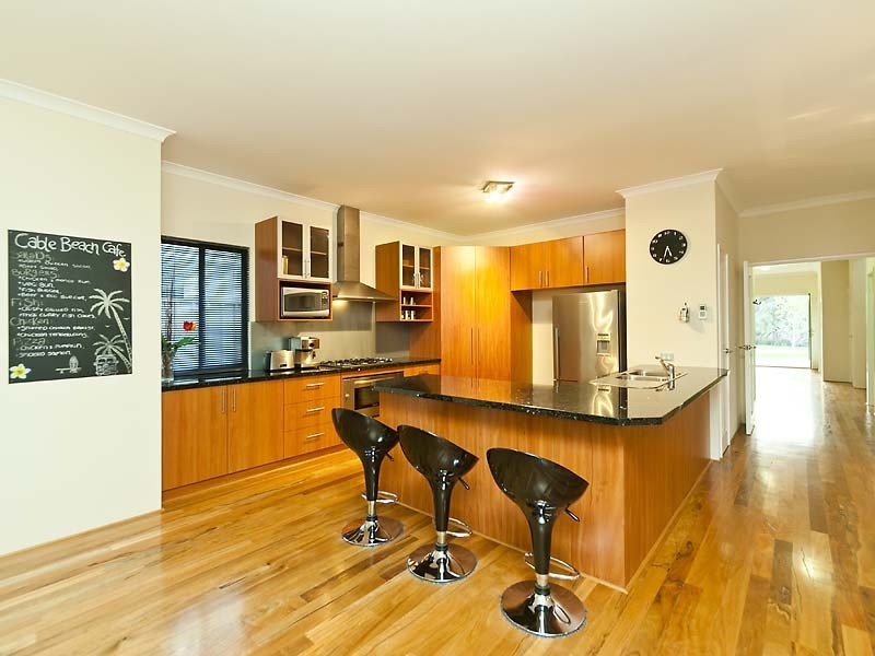 11 Leschenault Boulevard, Munster WA 6166