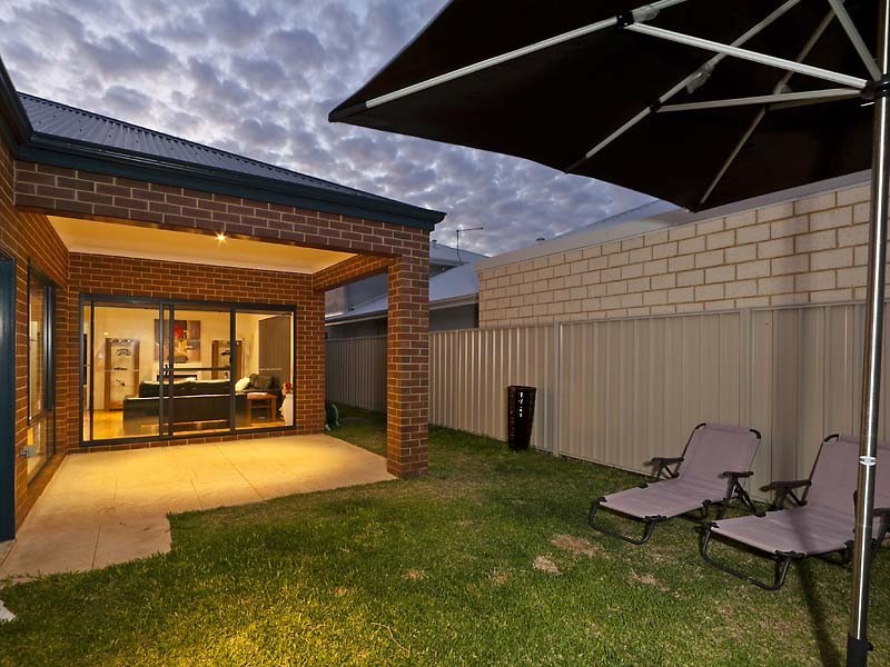 11 Leschenault Boulevard, Munster WA 6166