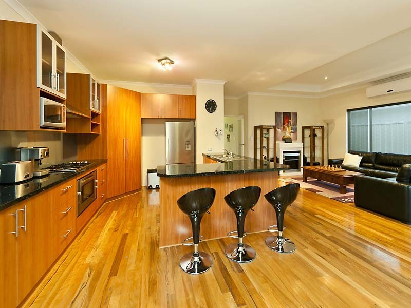 11 Leschenault Boulevard, Munster WA 6166