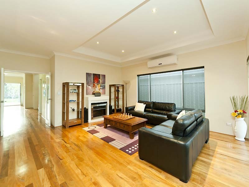 11 Leschenault Boulevard, Munster WA 6166