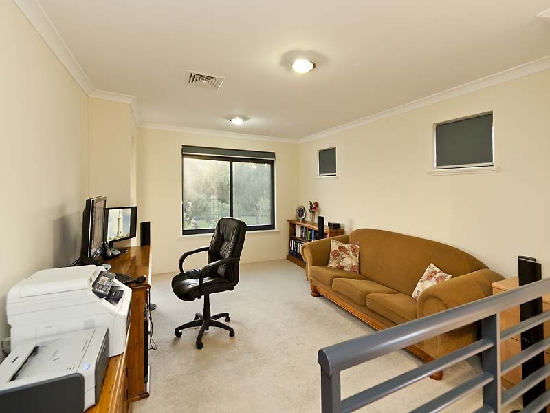 11 Leschenault Boulevard, Munster WA 6166