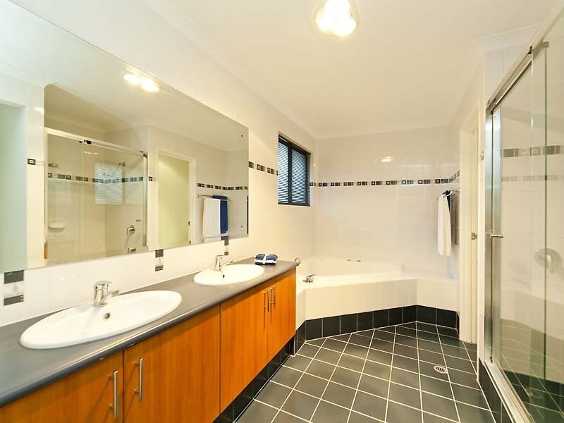 11 Leschenault Boulevard, Munster WA 6166