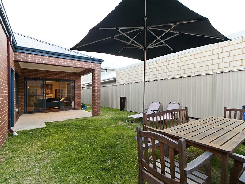 11 Leschenault Boulevard, Munster WA 6166