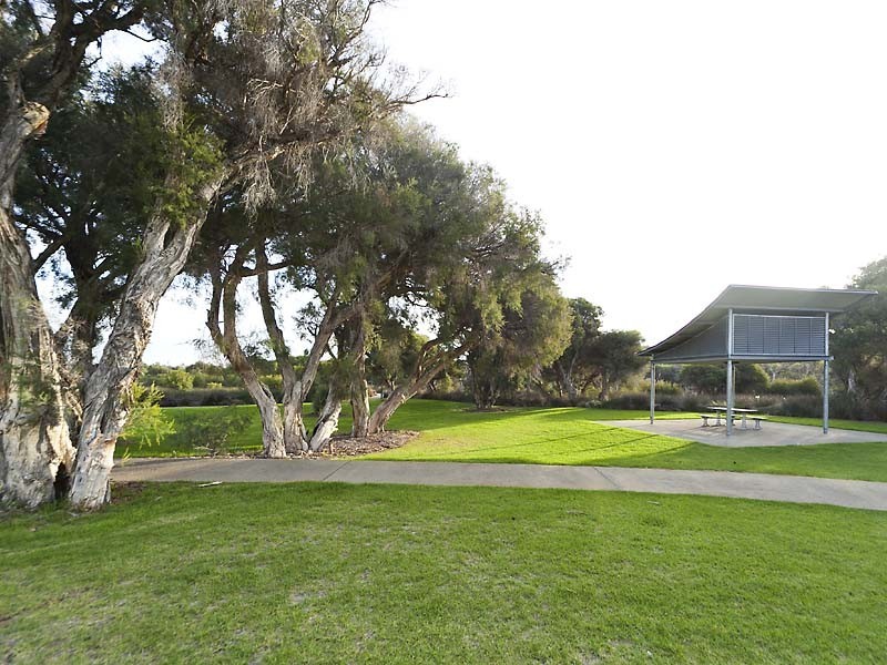 11 Leschenault Boulevard, Munster WA 6166