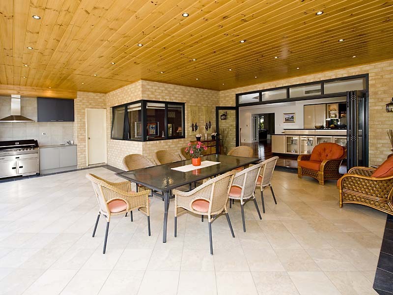 6 Corsham Gardens, Canning Vale WA 6155