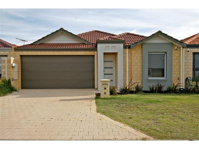 8 Churchill Green, Canning Vale WA 6155