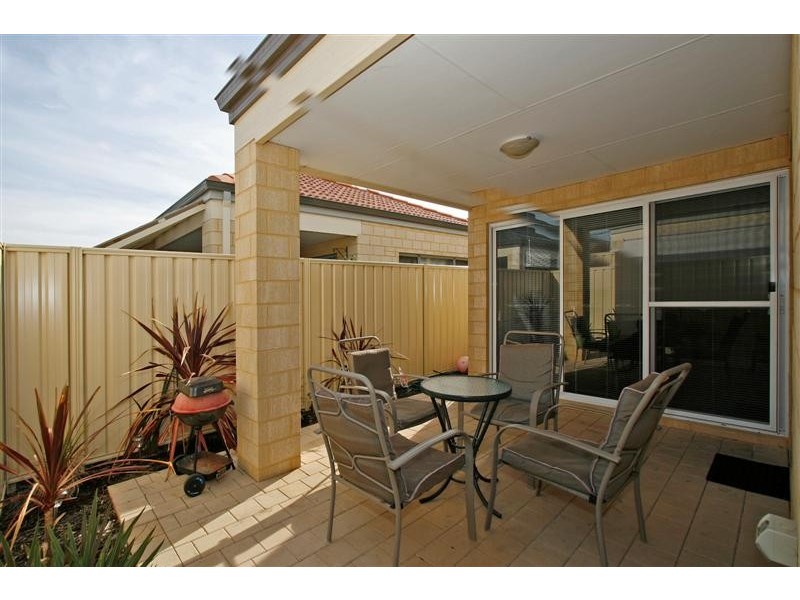 8 Churchill Green, Canning Vale WA 6155