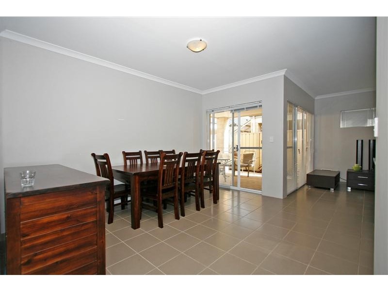 8 Churchill Green, Canning Vale WA 6155