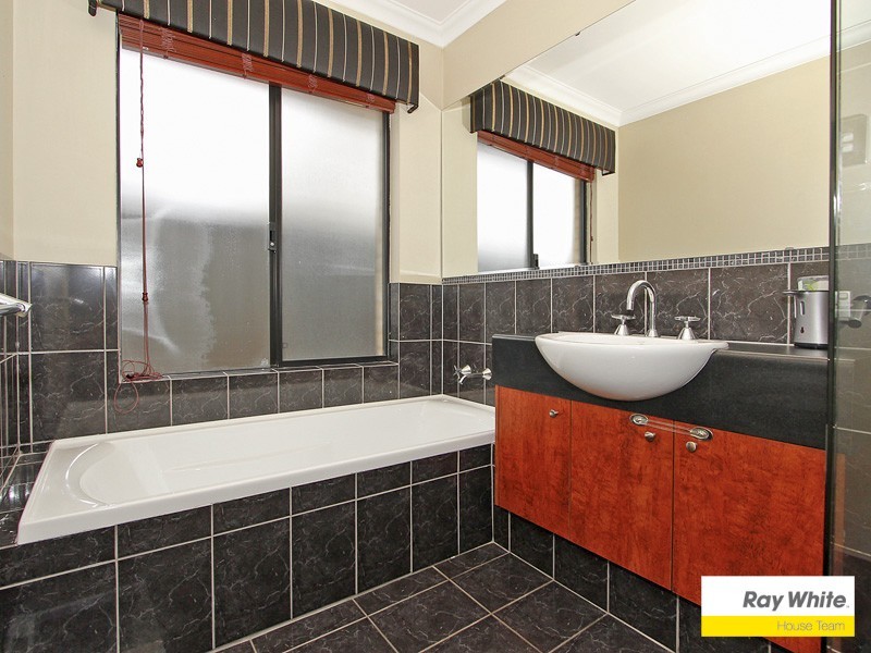 16 Mildura Way, Harrisdale WA 6112