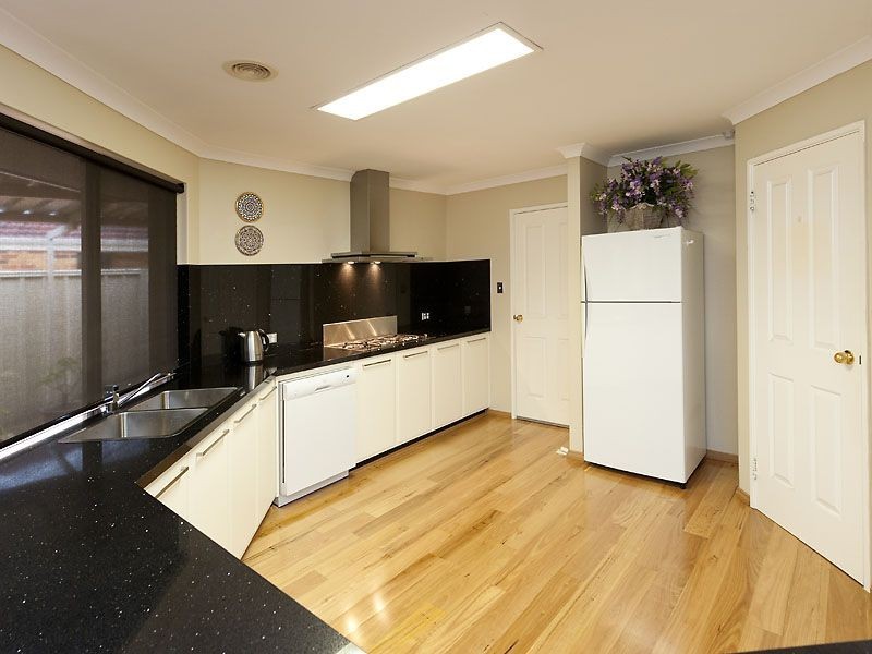 18 Longshaw Circuit, Canning Vale WA 6155