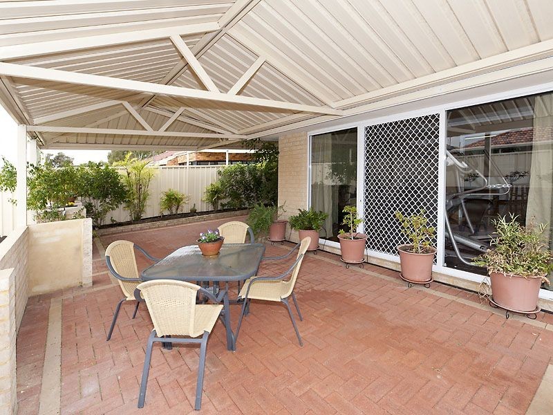 18 Longshaw Circuit, Canning Vale WA 6155