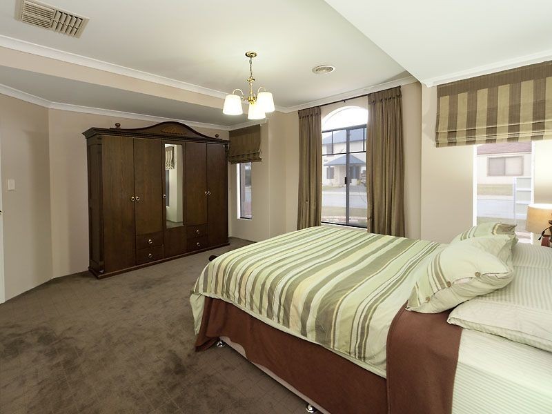 18 Longshaw Circuit, Canning Vale WA 6155