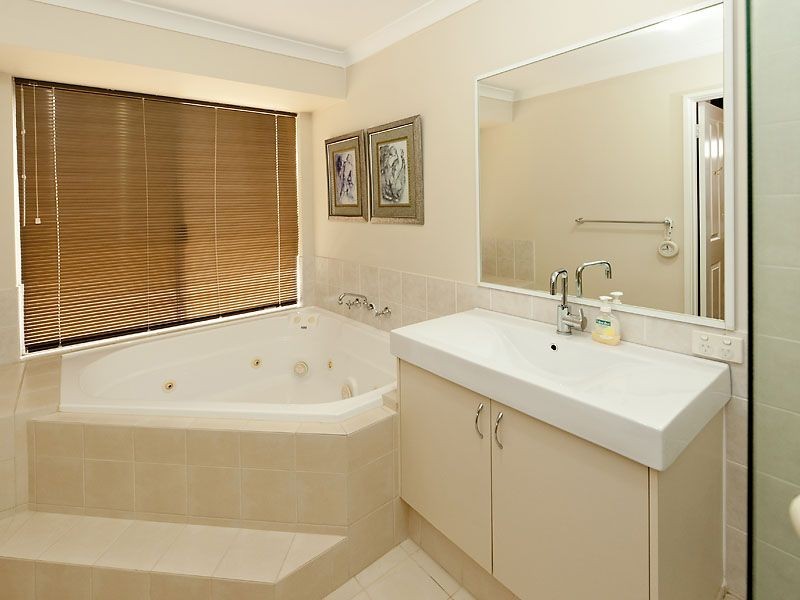 18 Longshaw Circuit, Canning Vale WA 6155