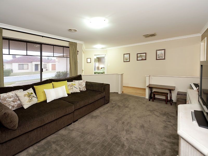 18 Longshaw Circuit, Canning Vale WA 6155