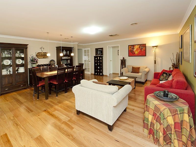 18 Longshaw Circuit, Canning Vale WA 6155