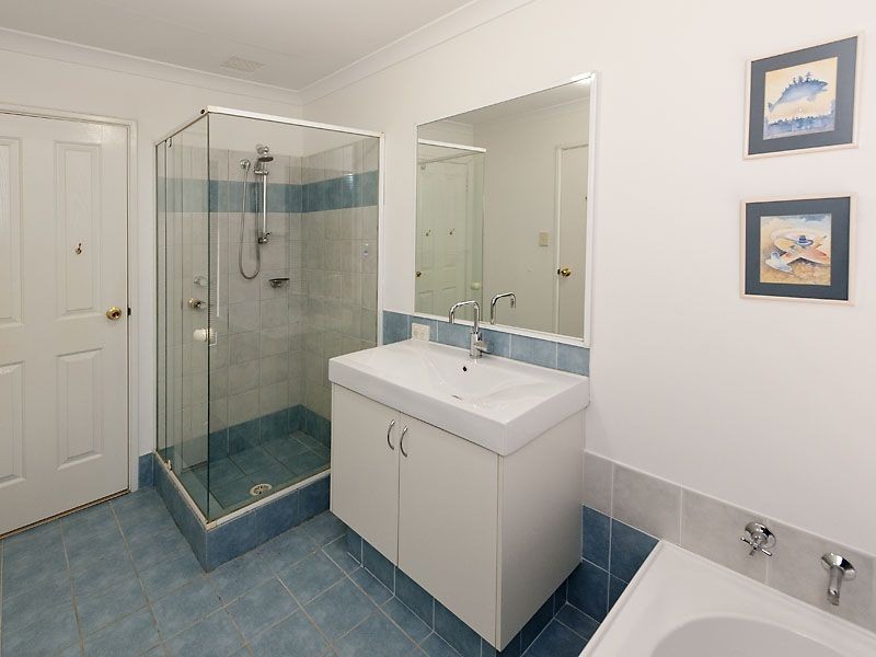 18 Longshaw Circuit, Canning Vale WA 6155