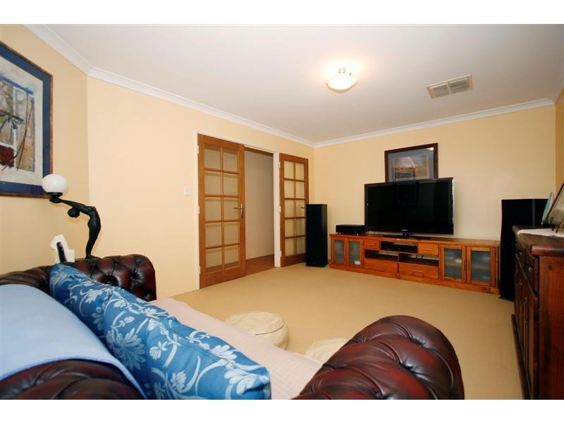 12 Montezuma Loop, Canning Vale WA 6155
