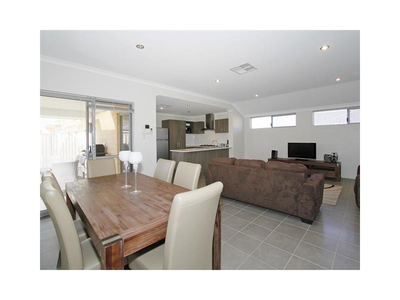 19B Baystone Parade, Harrisdale WA 6112