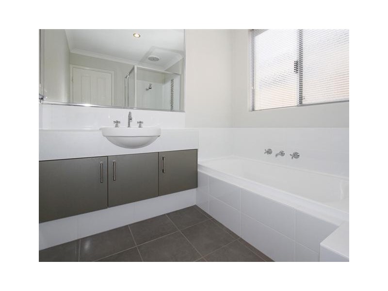 19B Baystone Parade, Harrisdale WA 6112