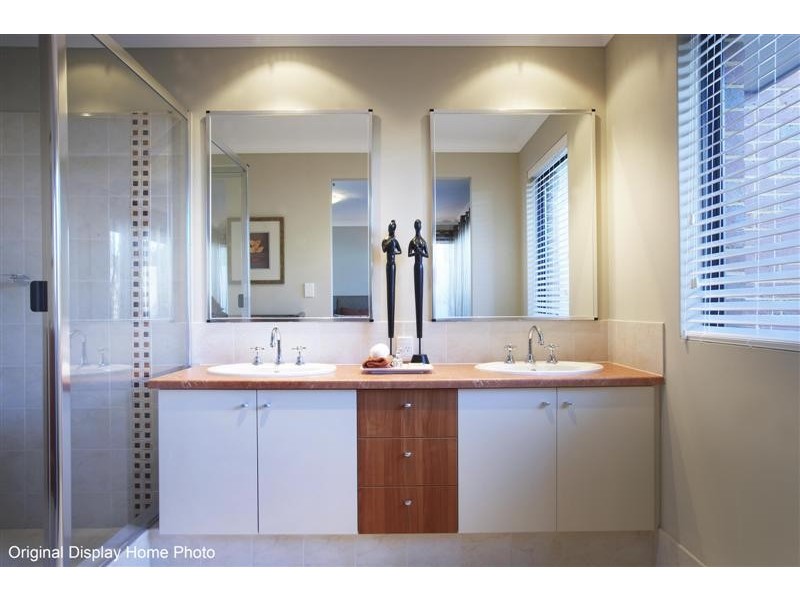 12 Edgehill Walk, Piara Waters WA 6112