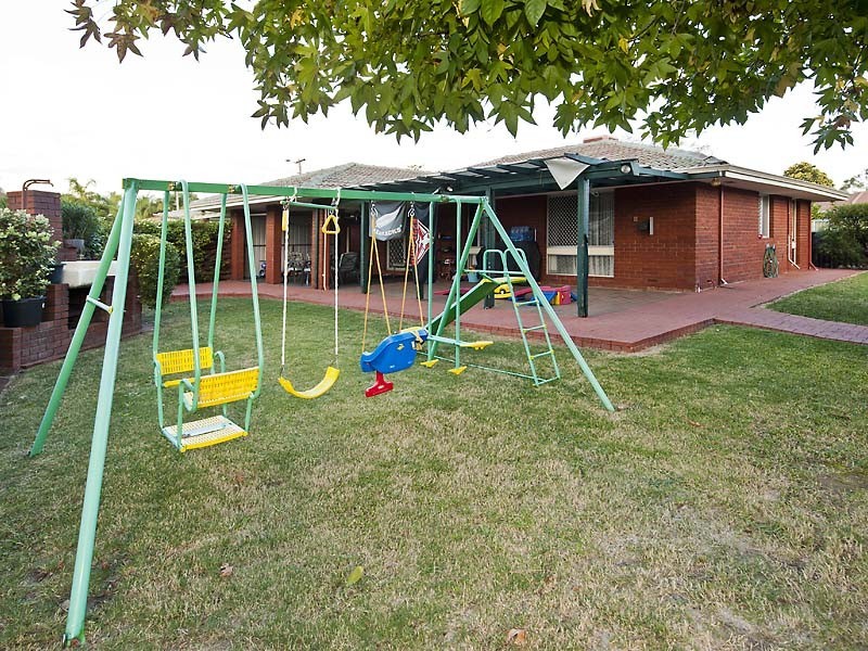 27 Rosemary Court, Huntingdale WA 6110