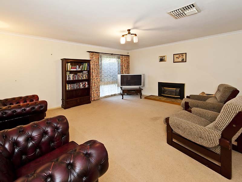 27 Rosemary Court, Huntingdale WA 6110