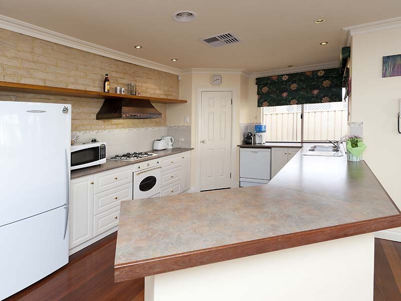 10 Lacombe Court, Canning Vale WA 6155